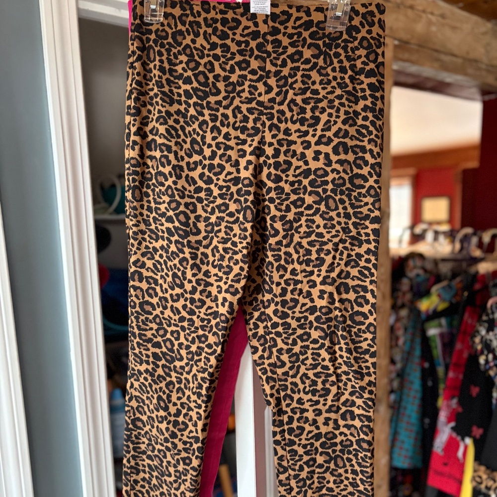 Leopard high waisted capri pants